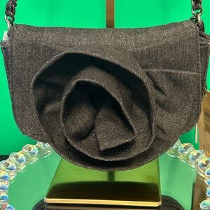 Steve Madden Black Rose Design Crossbody Bag Approx. 8.5 x 5 x 5 x 1.5